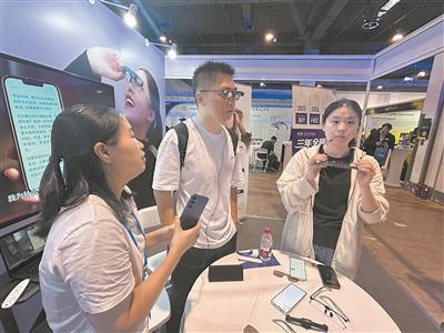 pg電子娛樂官網讓無聲天下“可視”使駕考鍛煉無憂——將來糊口智能終端齊聚VRAR(圖1)